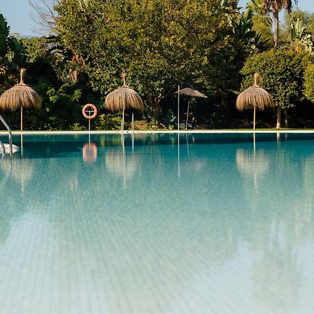 Ground Floor Holiday Apartment With Terrace And Pool In Puerto Banus, マルベーリャ エクステリア 写真