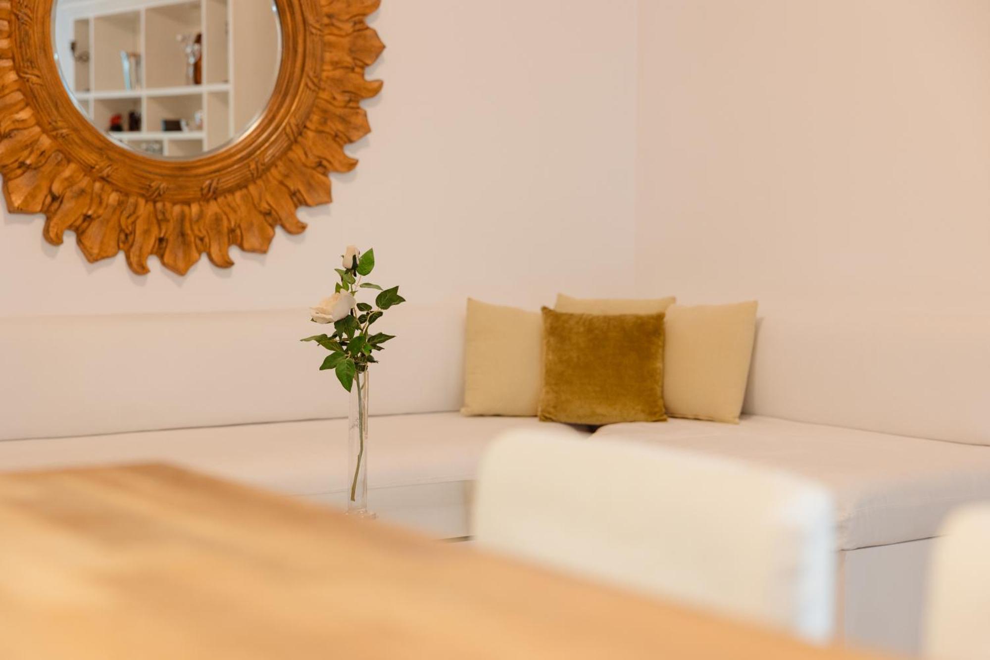 Ground Floor Holiday Apartment With Terrace And Pool In Puerto Banus, マルベーリャ エクステリア 写真