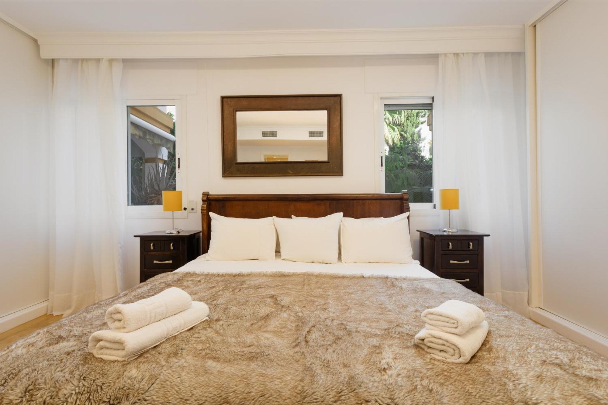 Ground Floor Holiday Apartment With Terrace And Pool In Puerto Banus, マルベーリャ エクステリア 写真