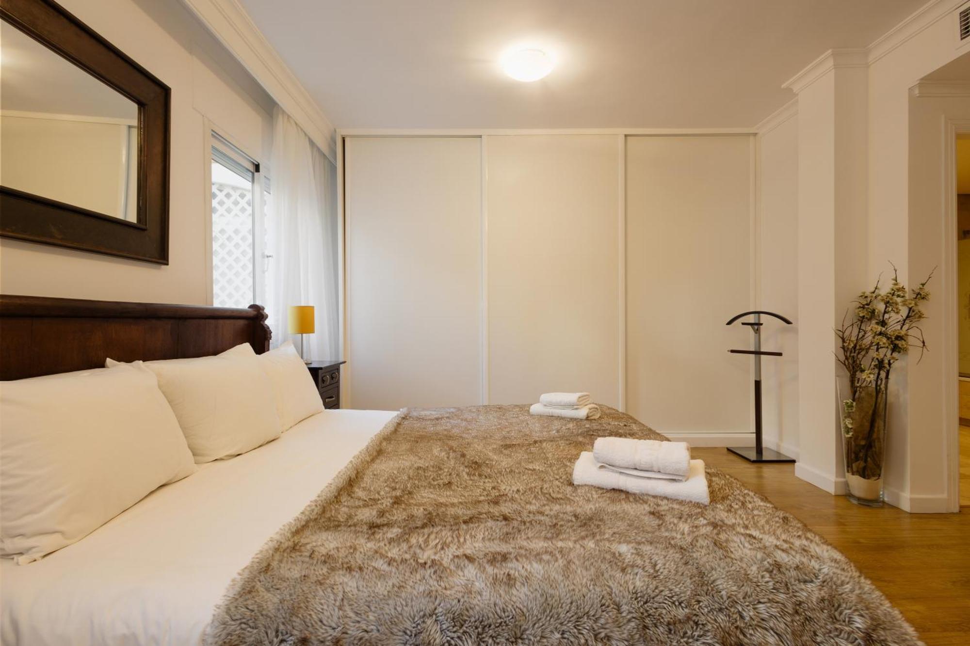Ground Floor Holiday Apartment With Terrace And Pool In Puerto Banus, マルベーリャ エクステリア 写真