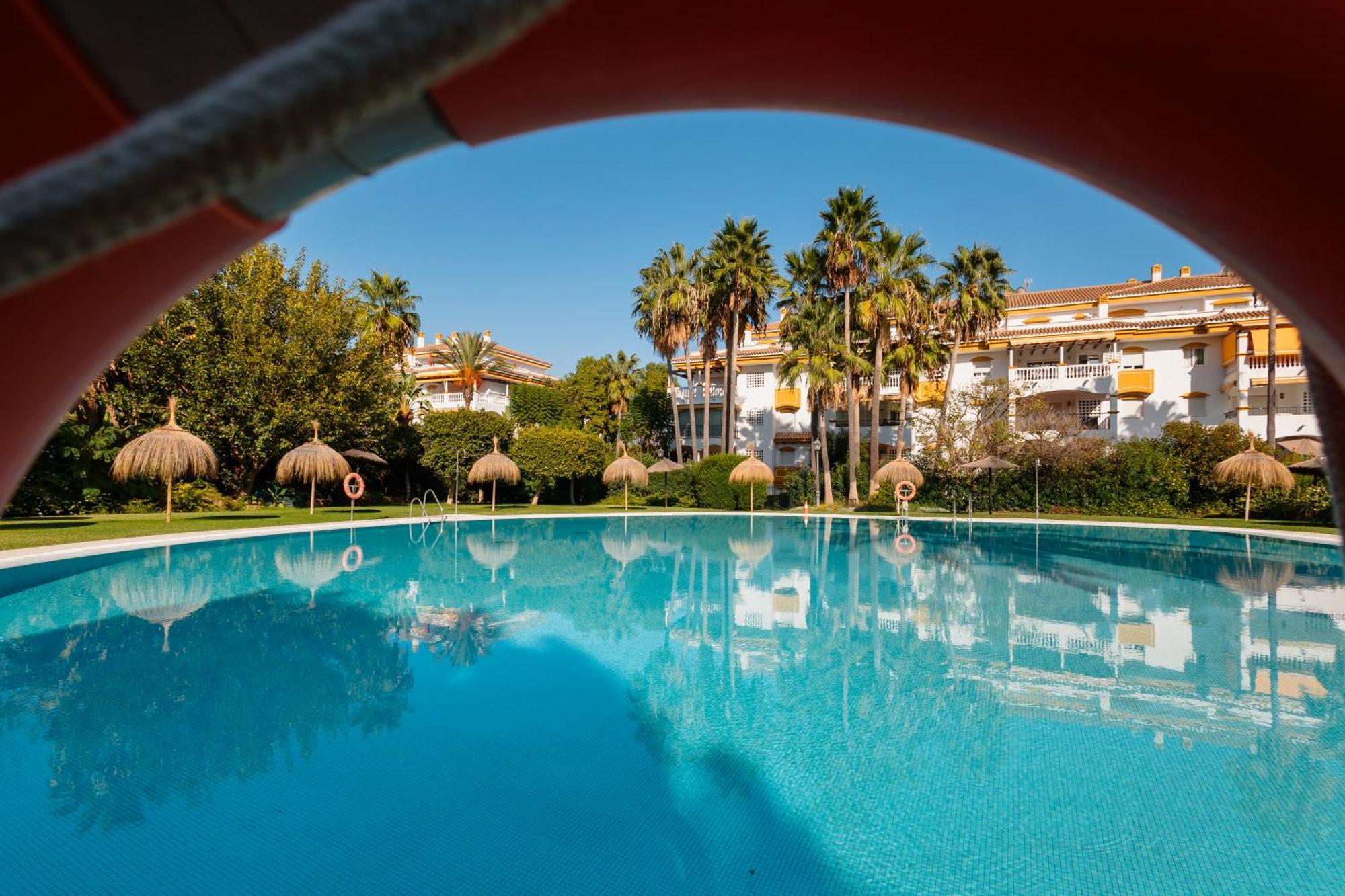 Ground Floor Holiday Apartment With Terrace And Pool In Puerto Banus, マルベーリャ エクステリア 写真