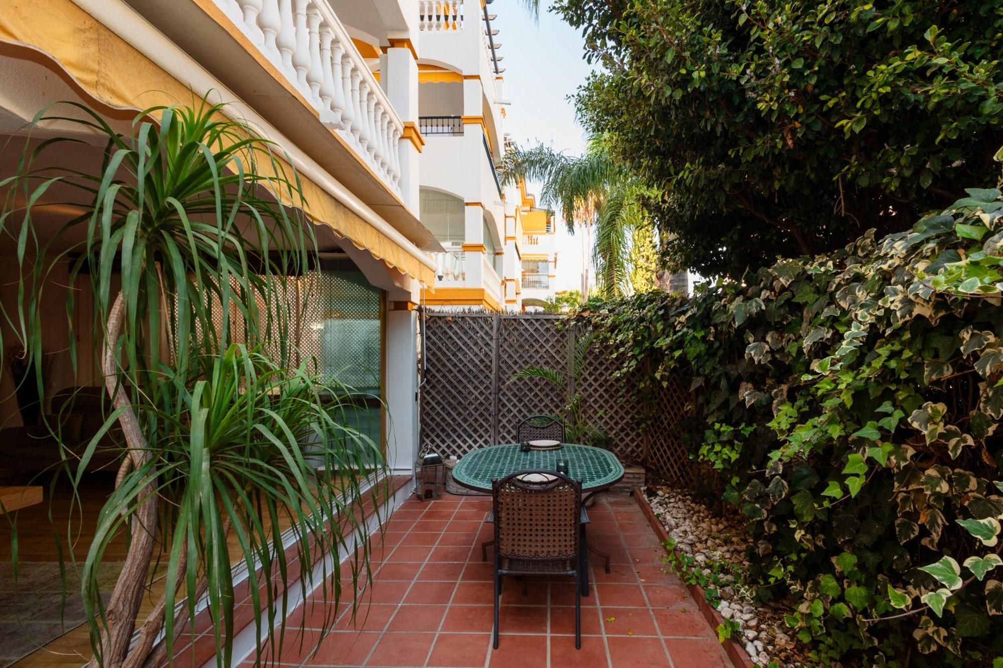 Ground Floor Holiday Apartment With Terrace And Pool In Puerto Banus, マルベーリャ エクステリア 写真
